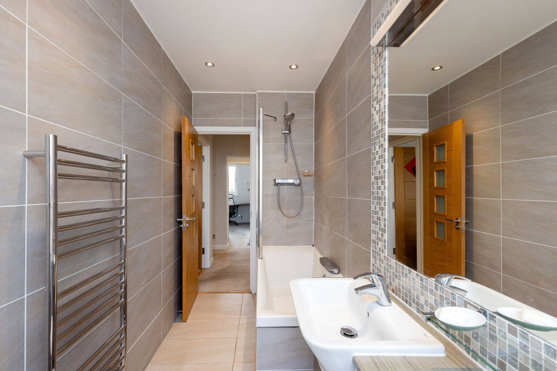 252/4 Canongate, Edinburgh, EH8 8AA - Picture #15