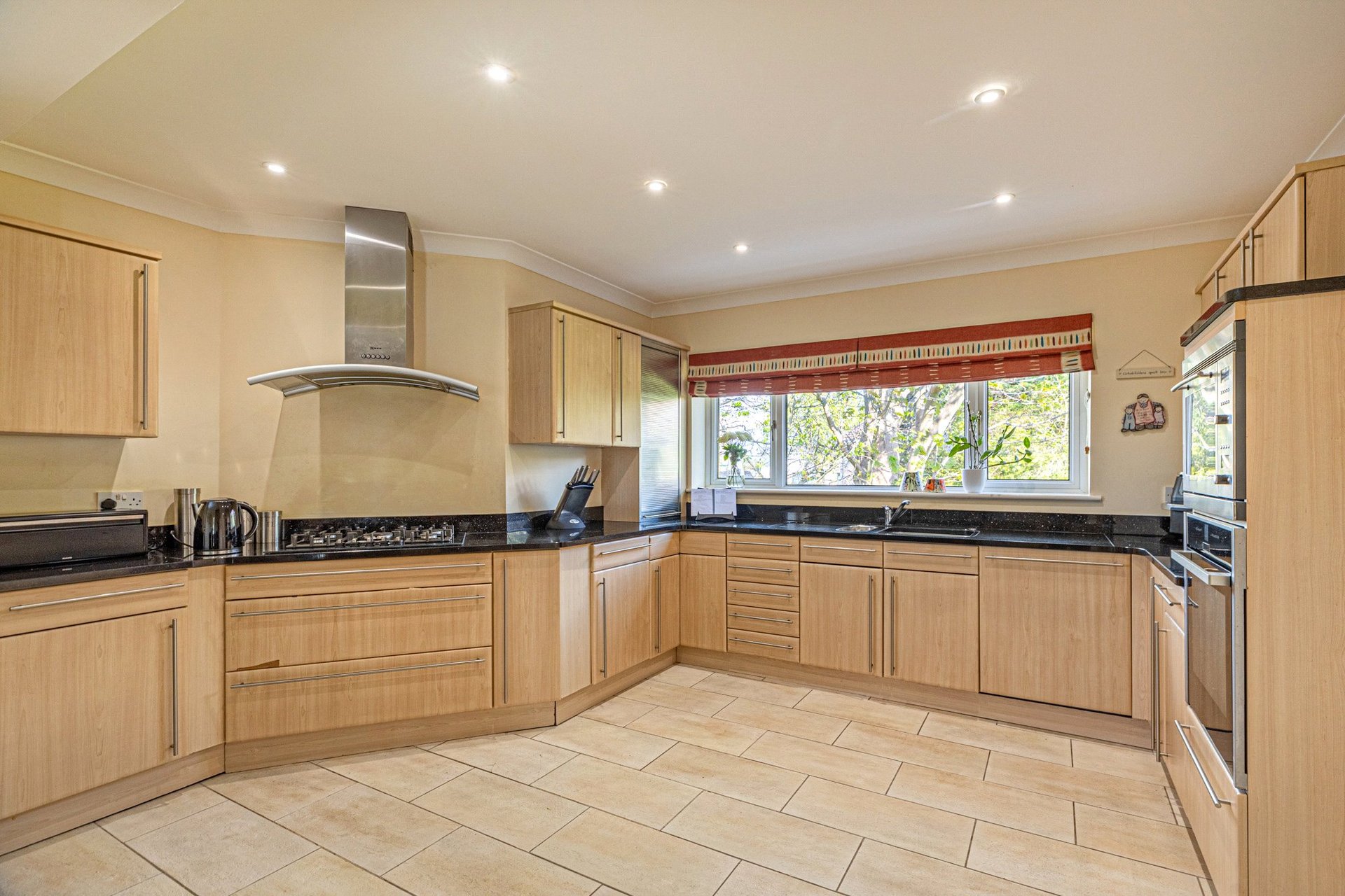 18 Falkland Avenue, Newton Mearns, Glasgow, G77 5DR - Picture #17
