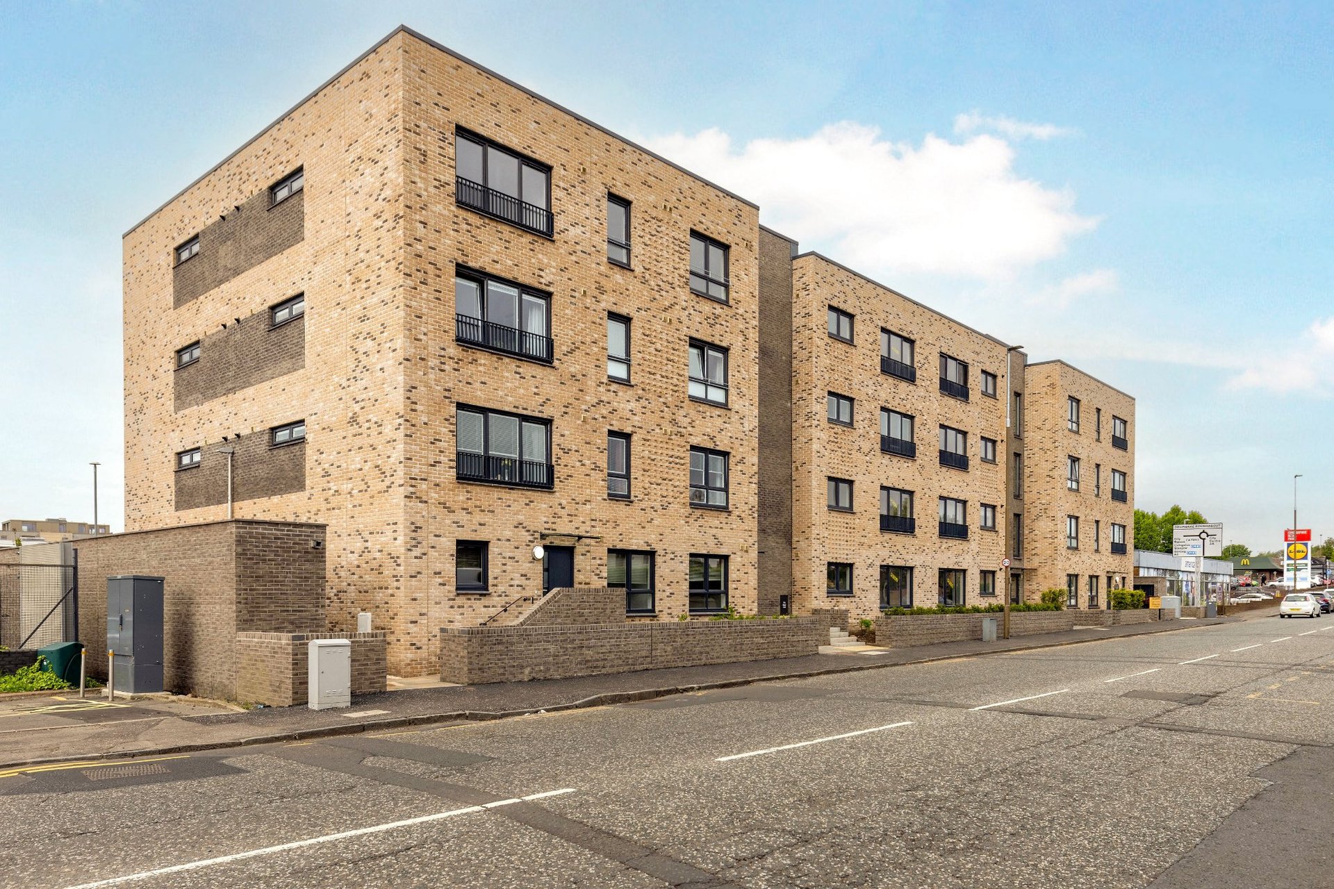 Three Bedroom Apartment, The Point, Meadow Place Road, Edinburgh, Midlothian, EH12 7UQ - Picture #2