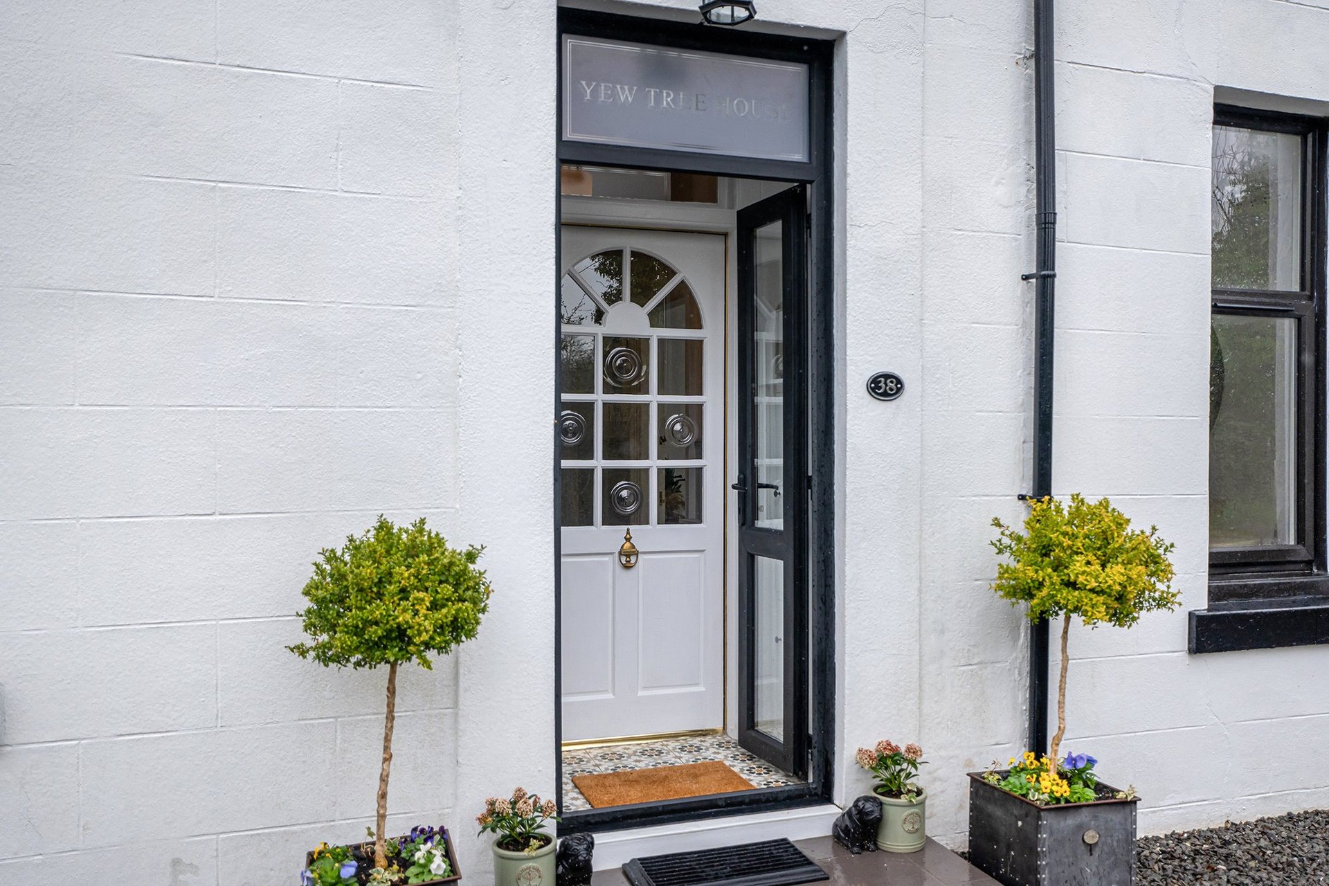 Yew Tree House, 38 Braehead Road, Thorntonhall, Glasgow, G74 5AQ - Picture #4
