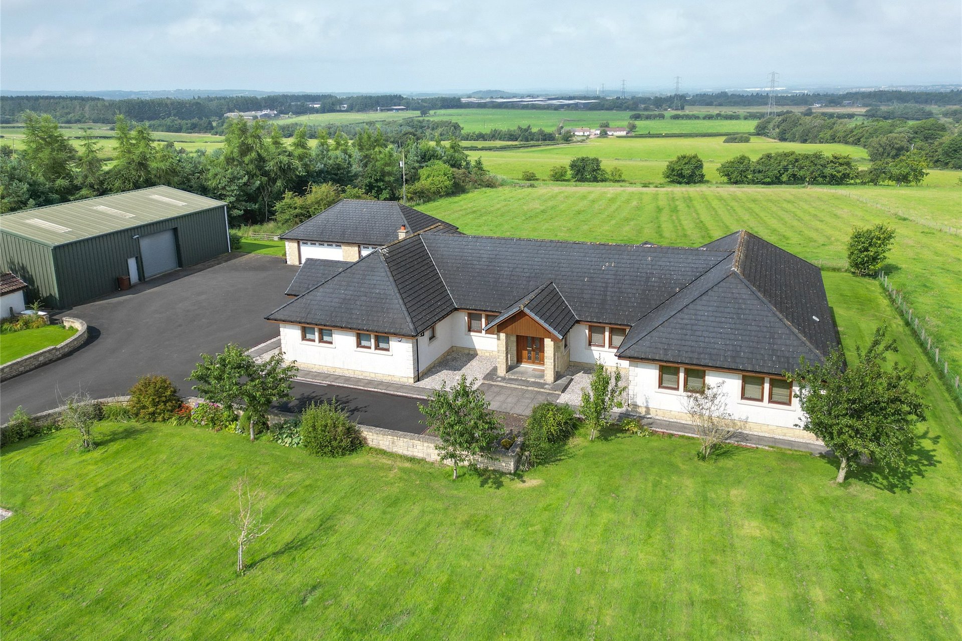 Beneveian, 1 West Mains Crofts, West Calder, West Lothian, EH55 8LD - Picture #2