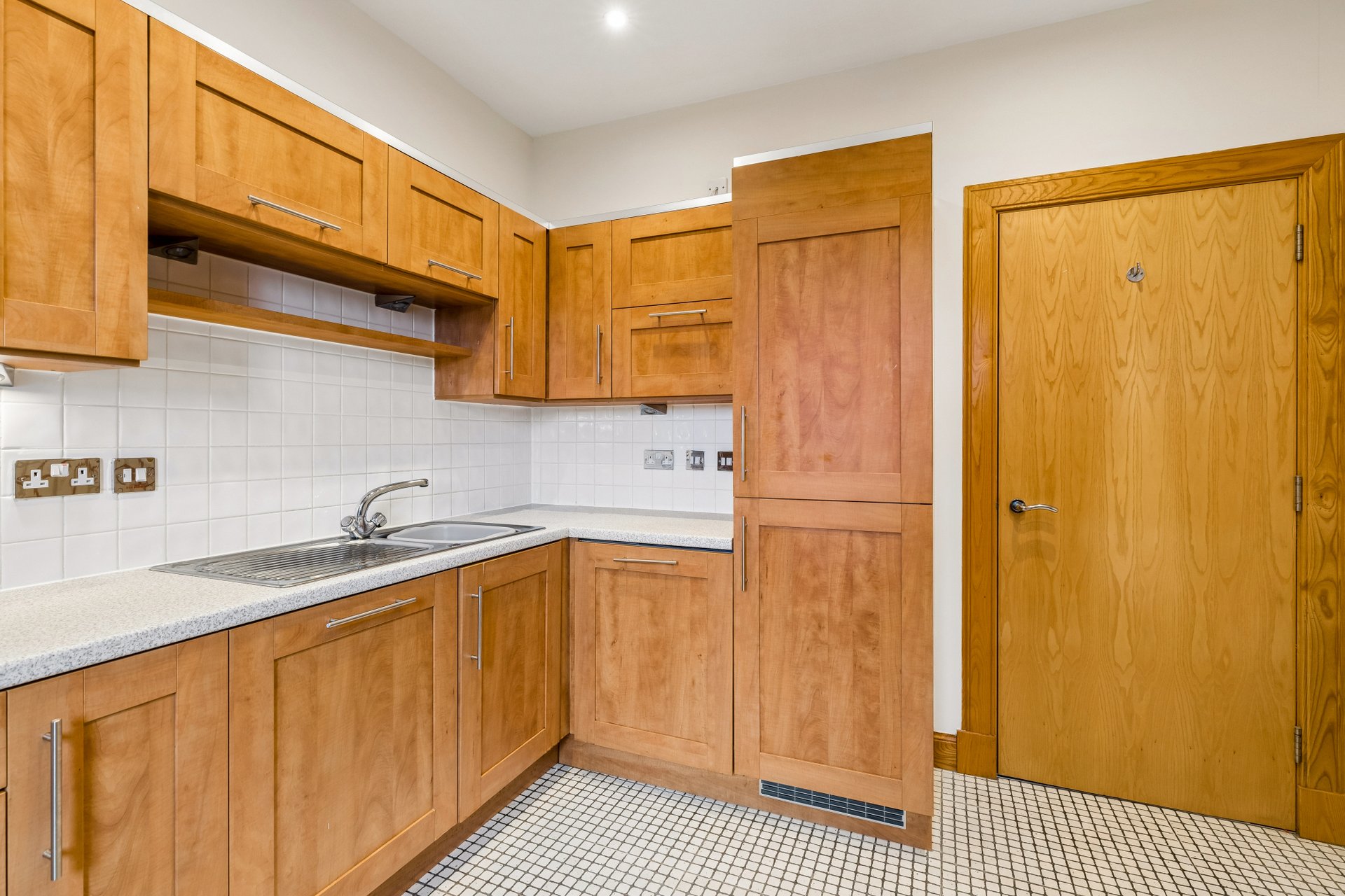 Flat J, 2 Whitecraigs Court, Giffnock, Glasgow, East Renfrewshire, G46 6SY - Picture #8