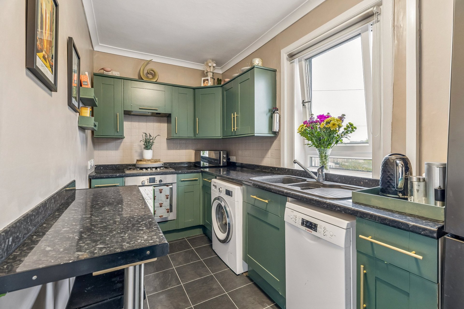106 Stamperland Gardens, Clarkston, Glasgow, G76 8NR - Picture #6
