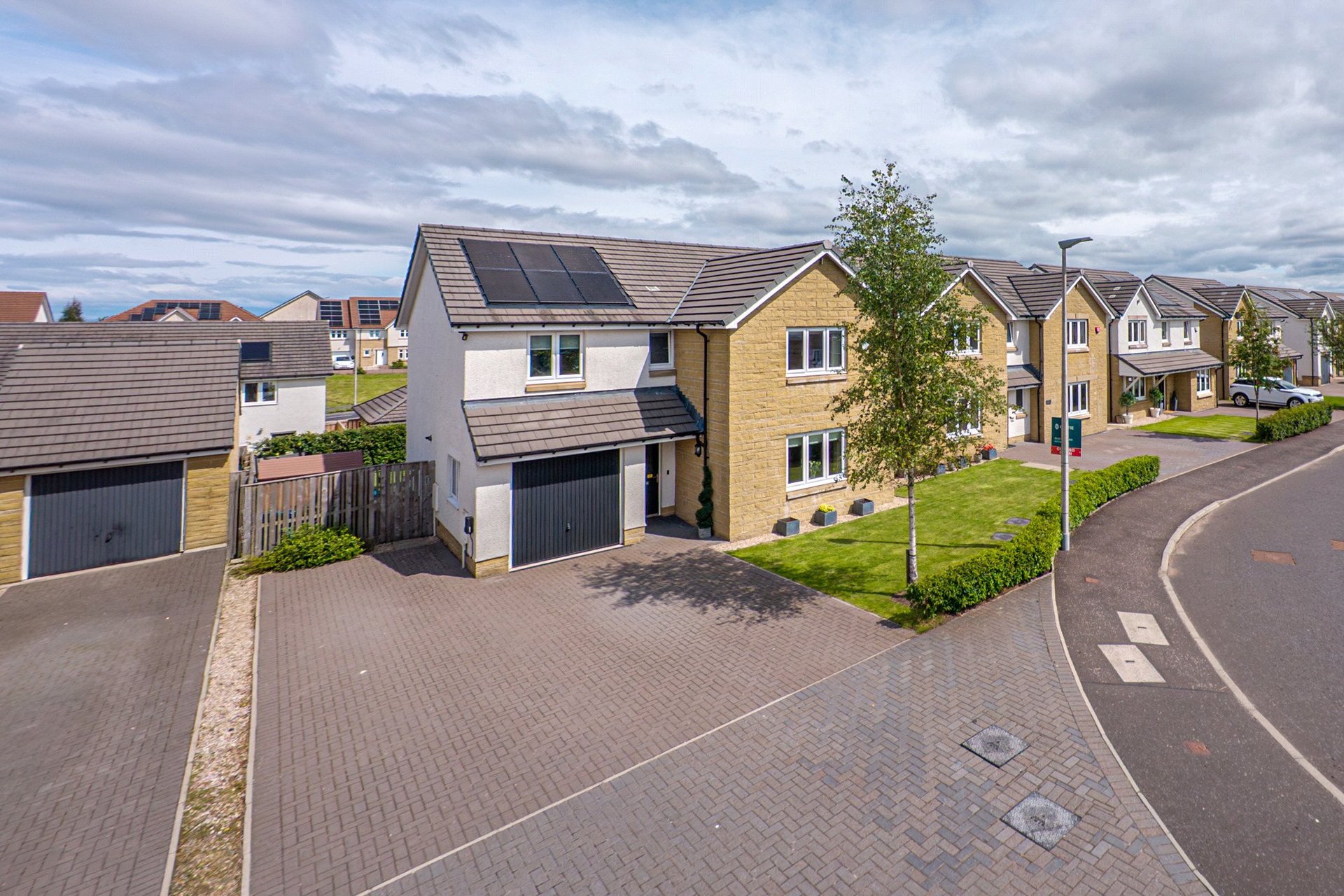 20 Sandray Gardens, Newton Mearns, Glasgow, East Renfrewshire, G77 5GX - Picture #2