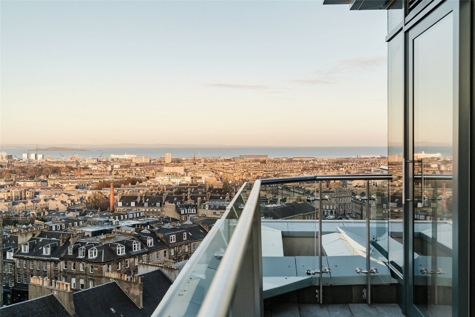 Flat 7 (Pavilion A), 1 St James Place, Edinburgh, Midlothian, EH1 3BP - Picture #14