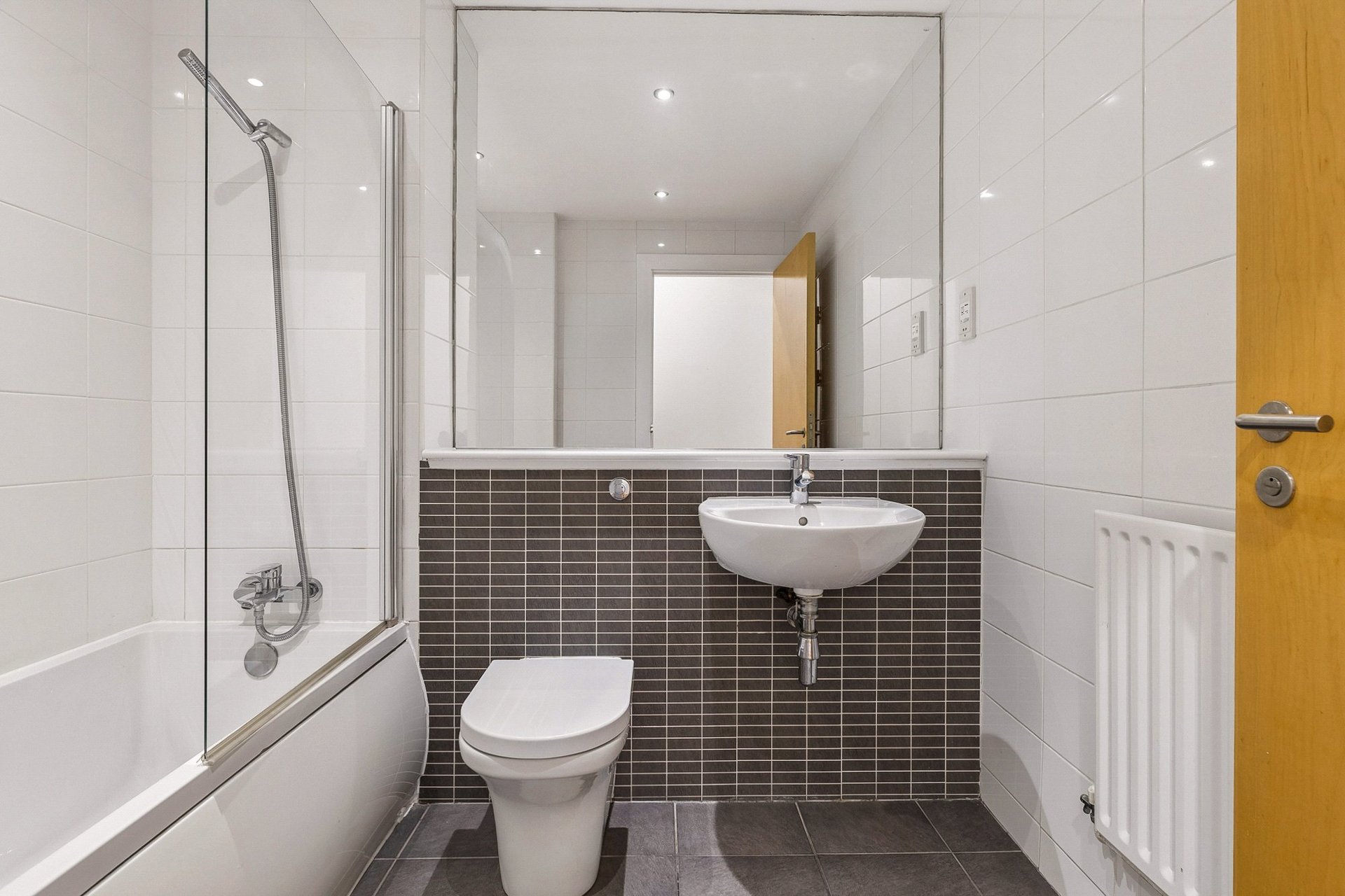 Flat 3/1 Templeton On The Green, 15 Templeton Court, Glasgow City, G40 1EF - Picture #12
