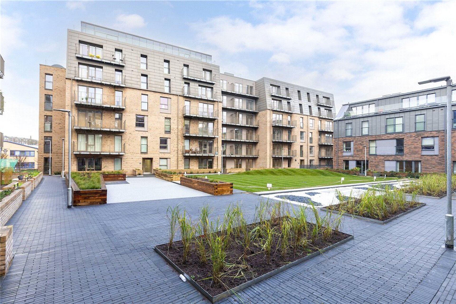 25, 17 Hughes Close, Warriston Road, EH7 4GN - Picture #1