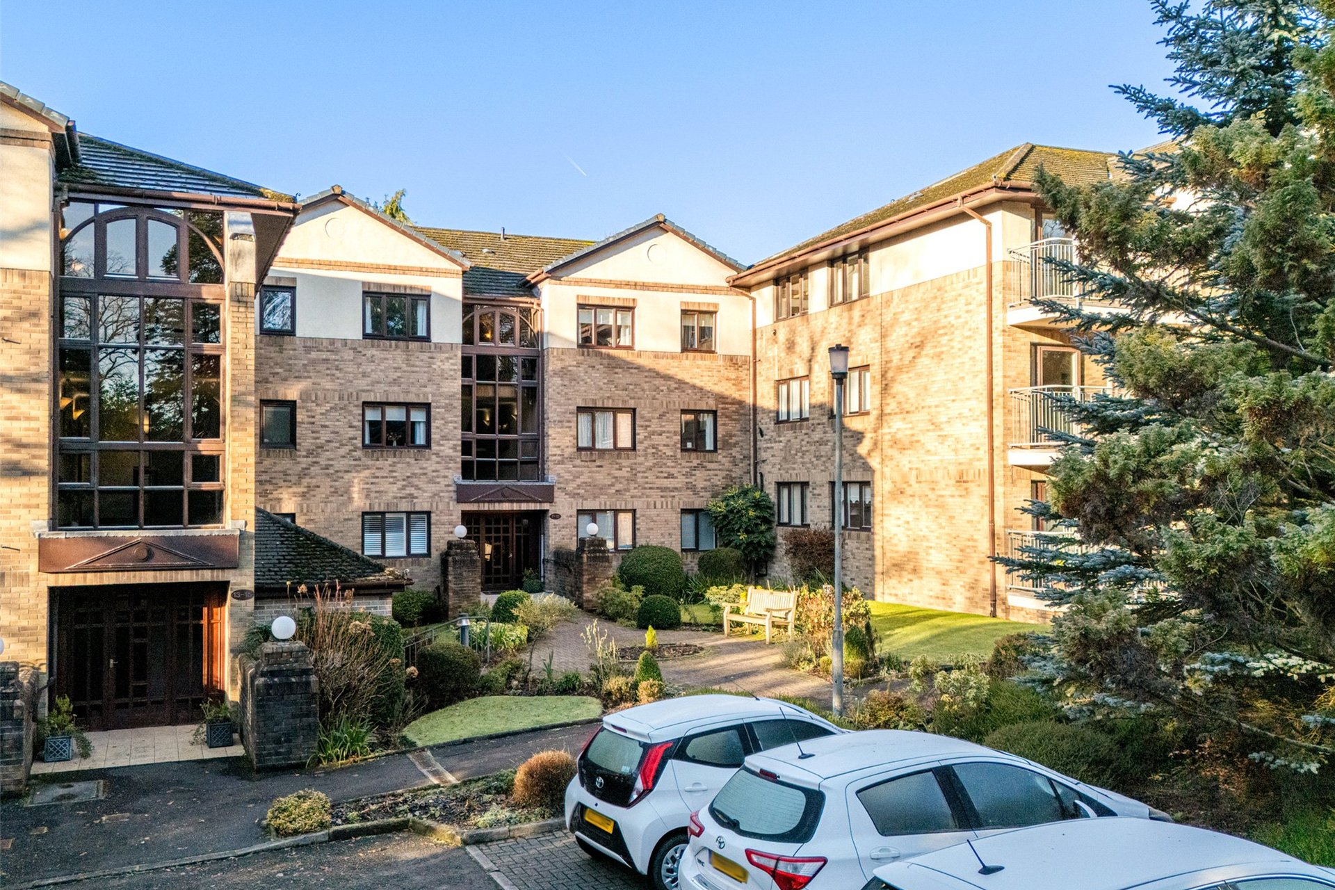 9 Lochside, 45 Drymen Road, Bearsden, G61 2SB - Picture #2