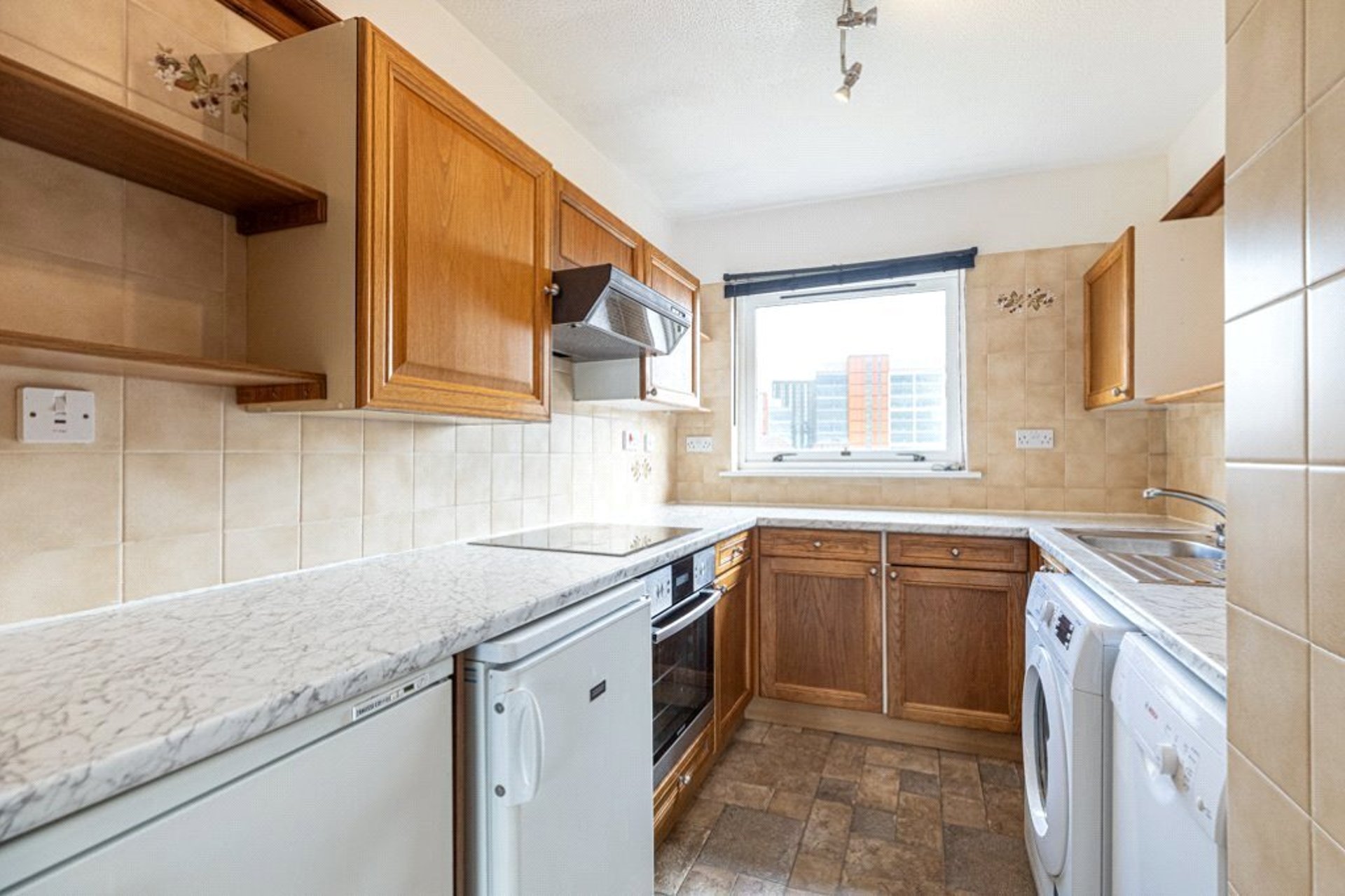 Flat 17 (Top), 12 Riverview Place, Waterfront, G5 8EH - Picture #6