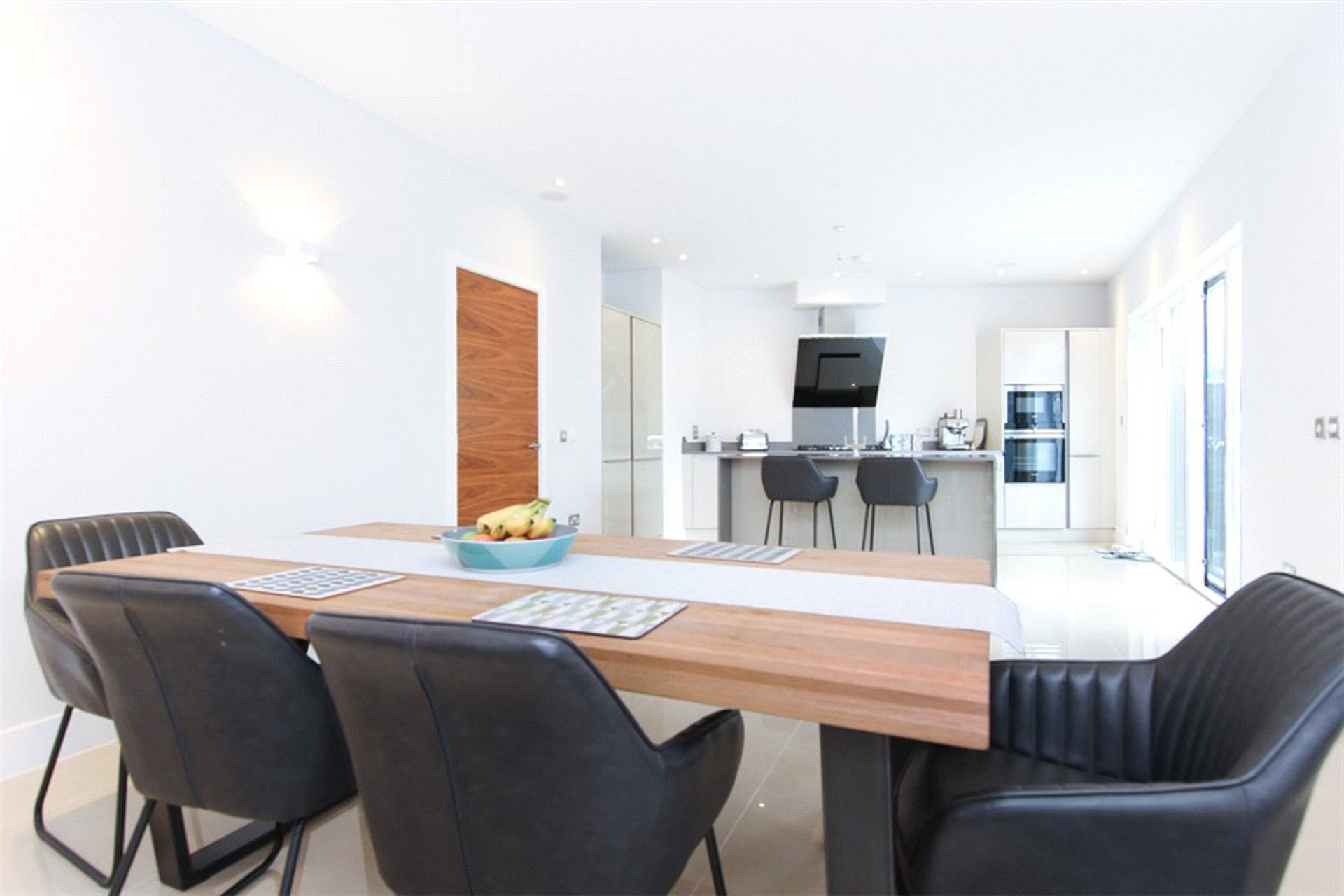 14 Brighouse Park Drive, Edinburgh, EH4 6QG - Picture #6