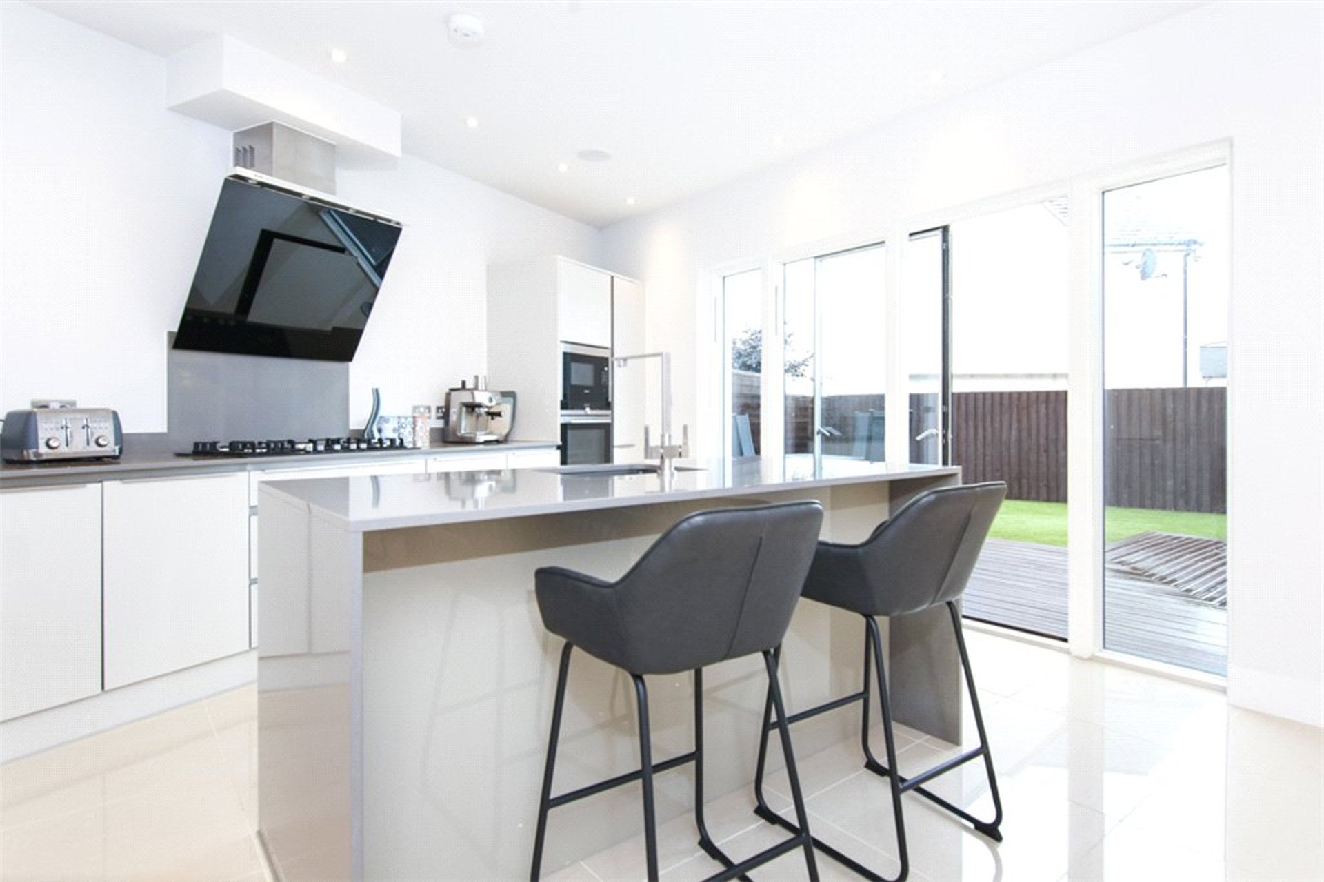 14 Brighouse Park Drive, Edinburgh, EH4 6QG - Picture #3