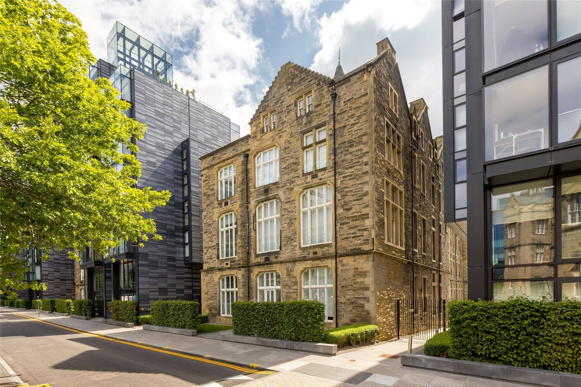Flat 13, 16 Simpson Loan, Edinburgh, Midlothian, EH3 9BB - Picture #1