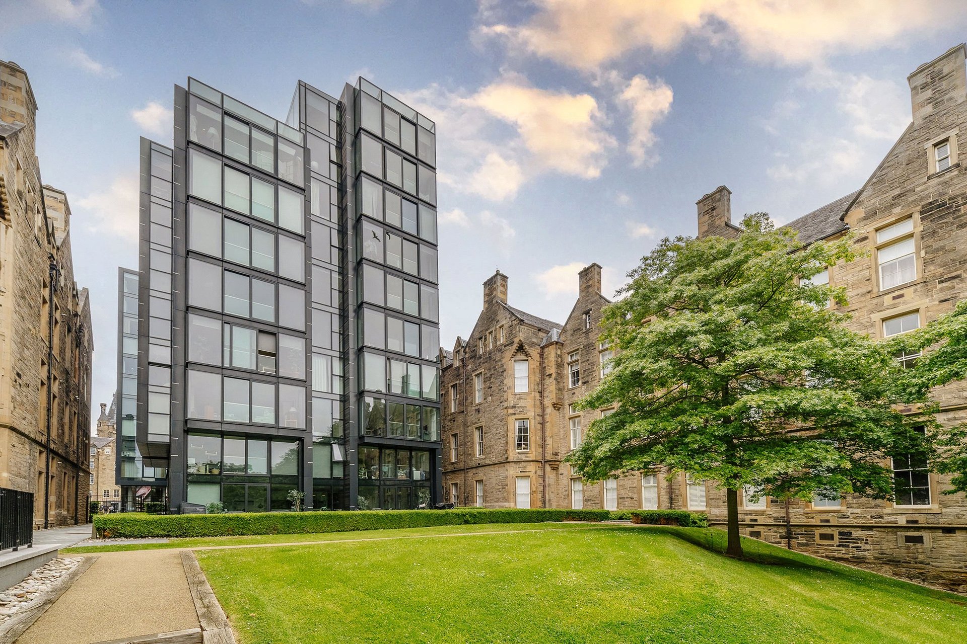 Flat 3, 24 Simpson Loan, Edinburgh, Midlothian, EH3 9GE - Picture #11