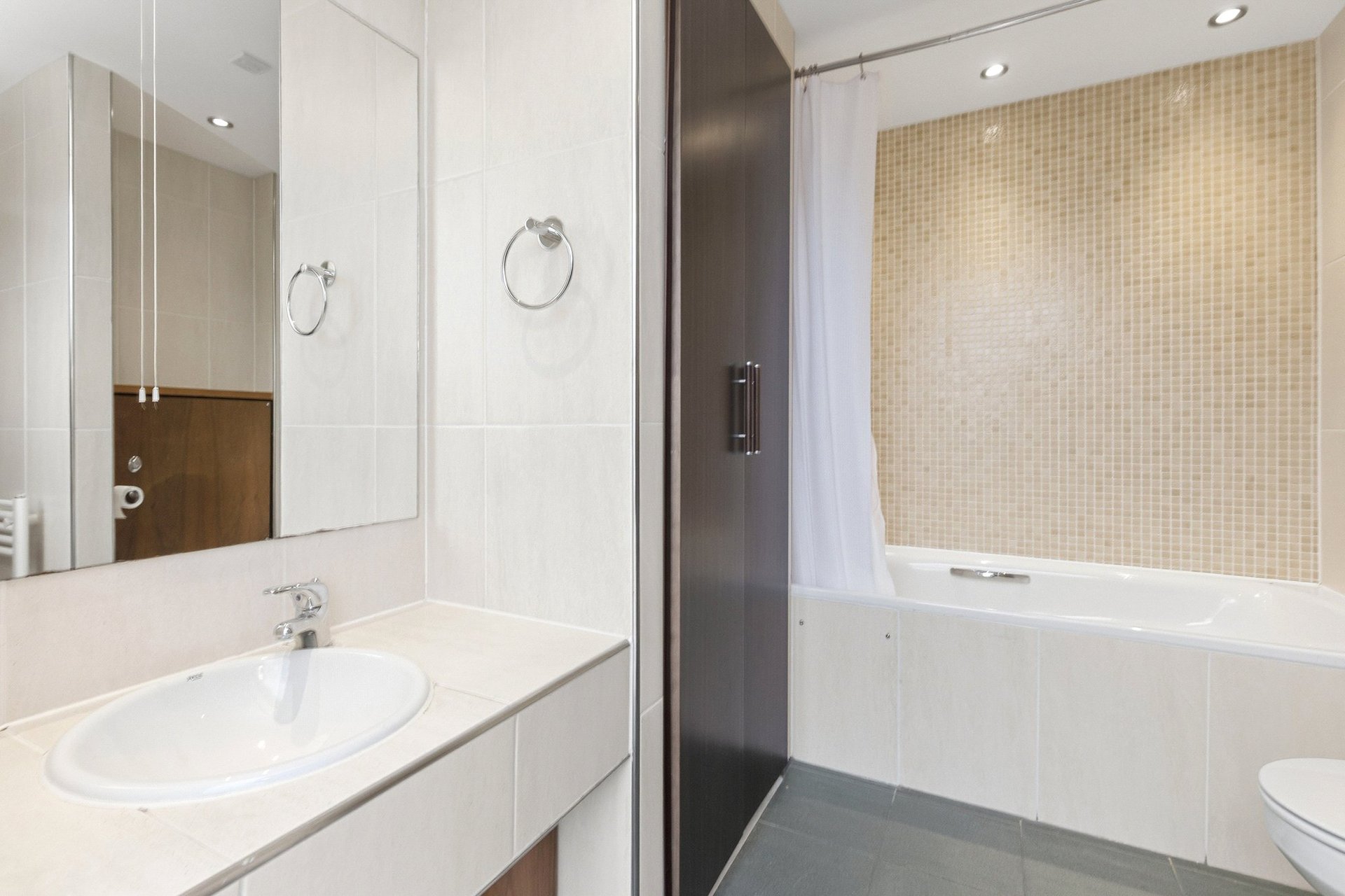 Flat 17, 39 Gardner's Crescent, Edinburgh, EH3 8DG - Picture #9