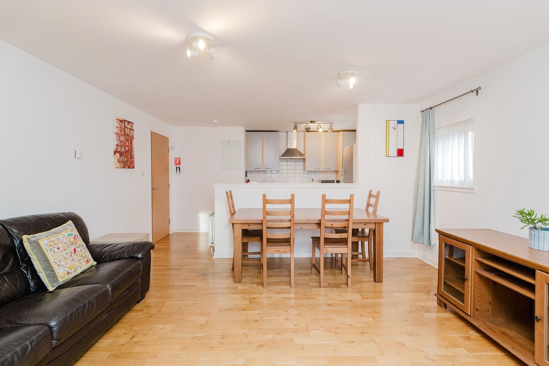 215/2 Granton Road, Trinity, Edinburgh, EH5 1HD - Picture #5
