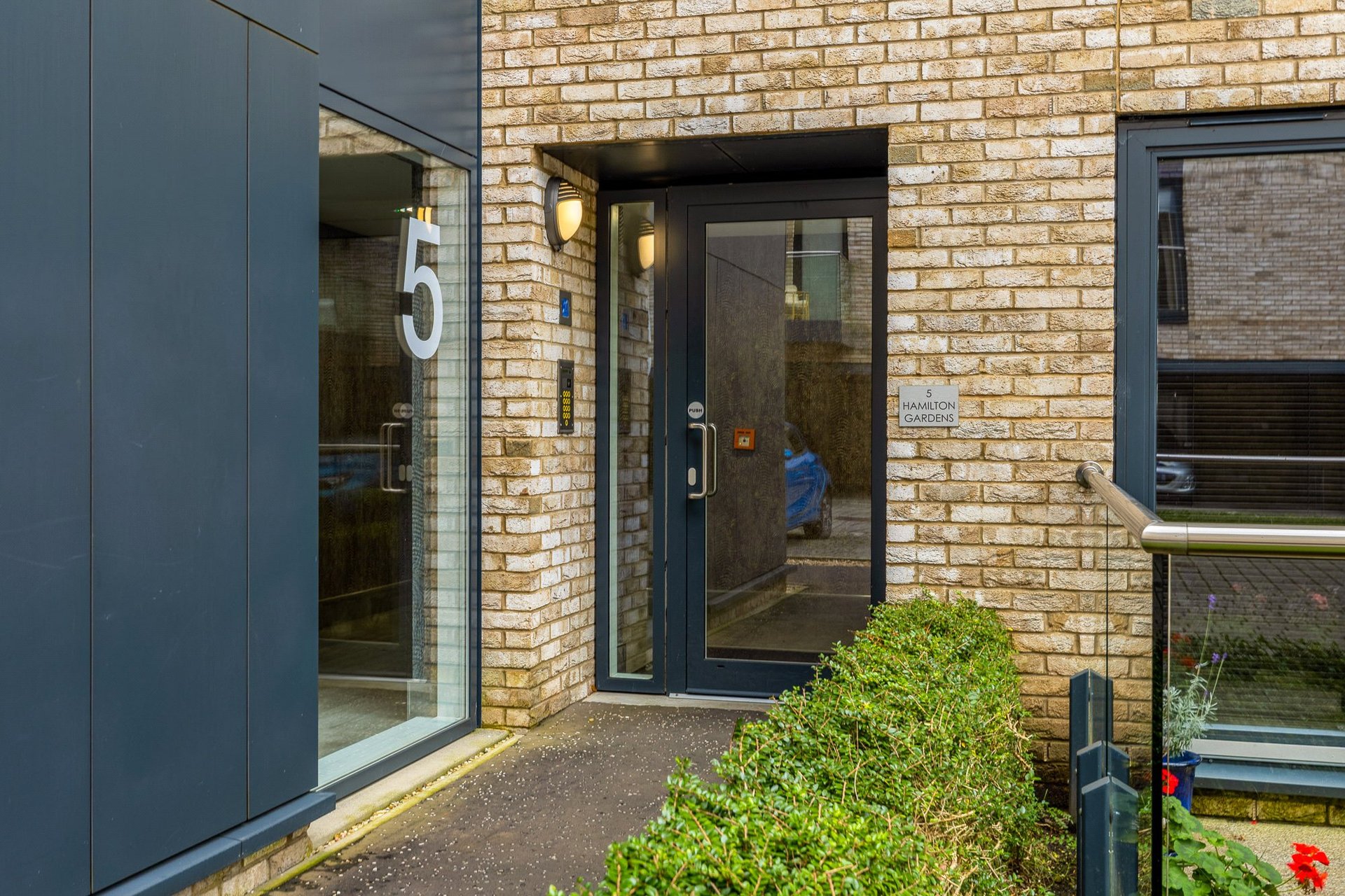 4/1, 5 Hamilton Gardens, Botanics, Glasgow, G12 8BD - Picture #2