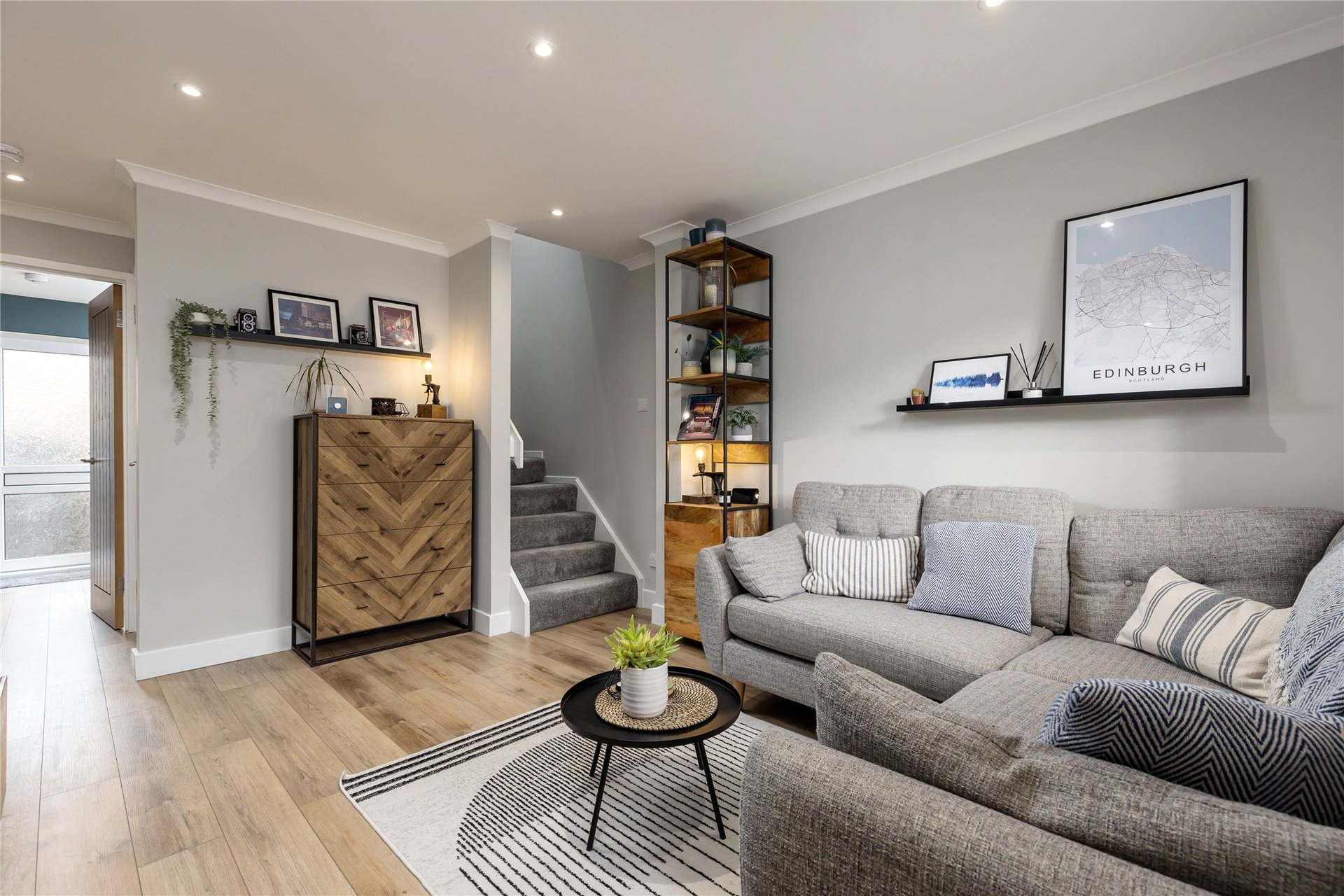 11 Craigcrook Gardens, Edinburgh, Midlothian, EH4 3NW - Picture #2
