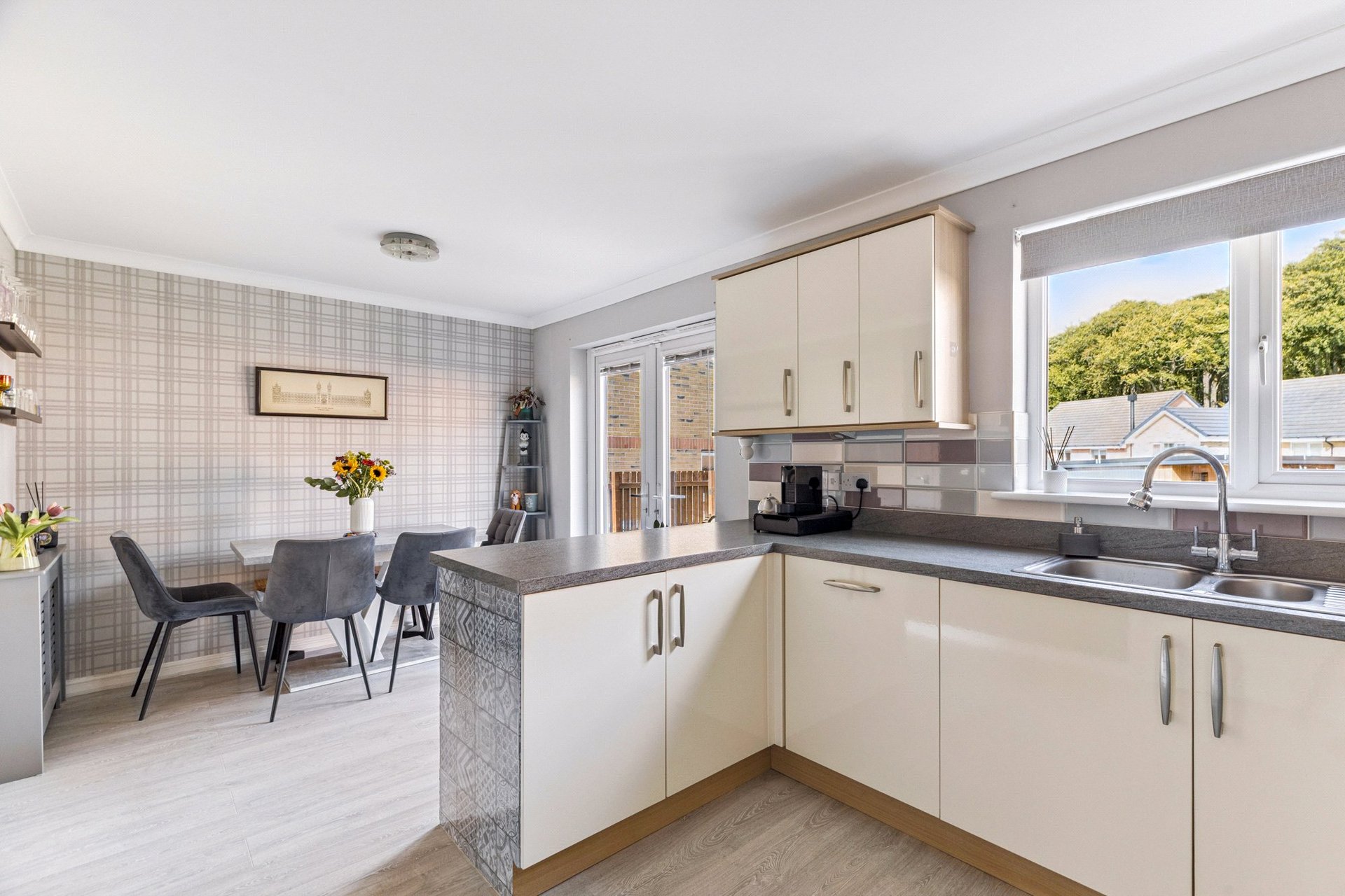 6 Daisy Place, Newton Mearns, Glasgow, G77 6FW - Picture #8