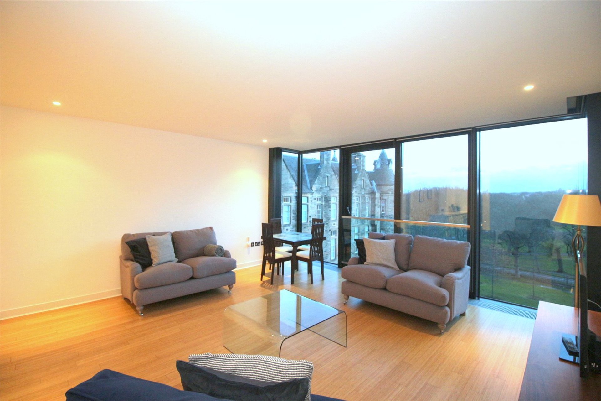 Flat 17, 24 Simpson Loan, Lauriston, Edinburgh, EH3 9GE - Picture #2