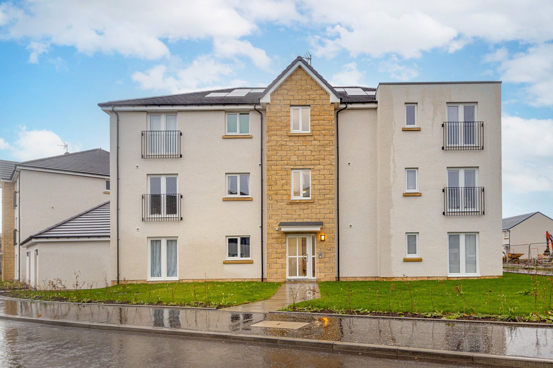 Flat 9, 28 MacGinlay Terrace, Edinburgh, Midlothian, EH12 0BQ - Picture #2