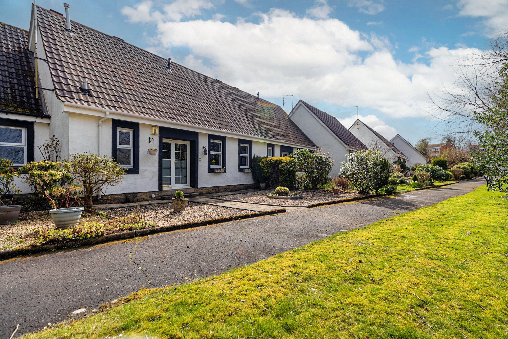 4 Cameron Crescent, Carmunnock, Clarkston, Glasgow, G76 9DX - Picture #1