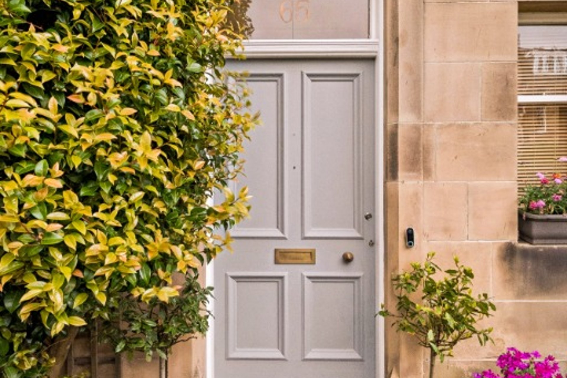65 Murrayfield Gardens, Murrayfield, Edinburgh, EH12 6DL - Picture #2