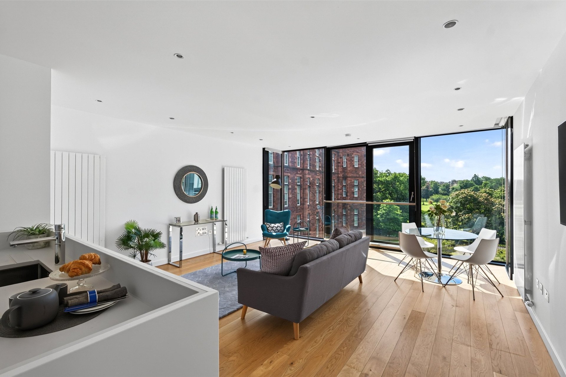 Flat 9, 12 Simpson Loan, Edinburgh, EH3 9GP - Picture #2