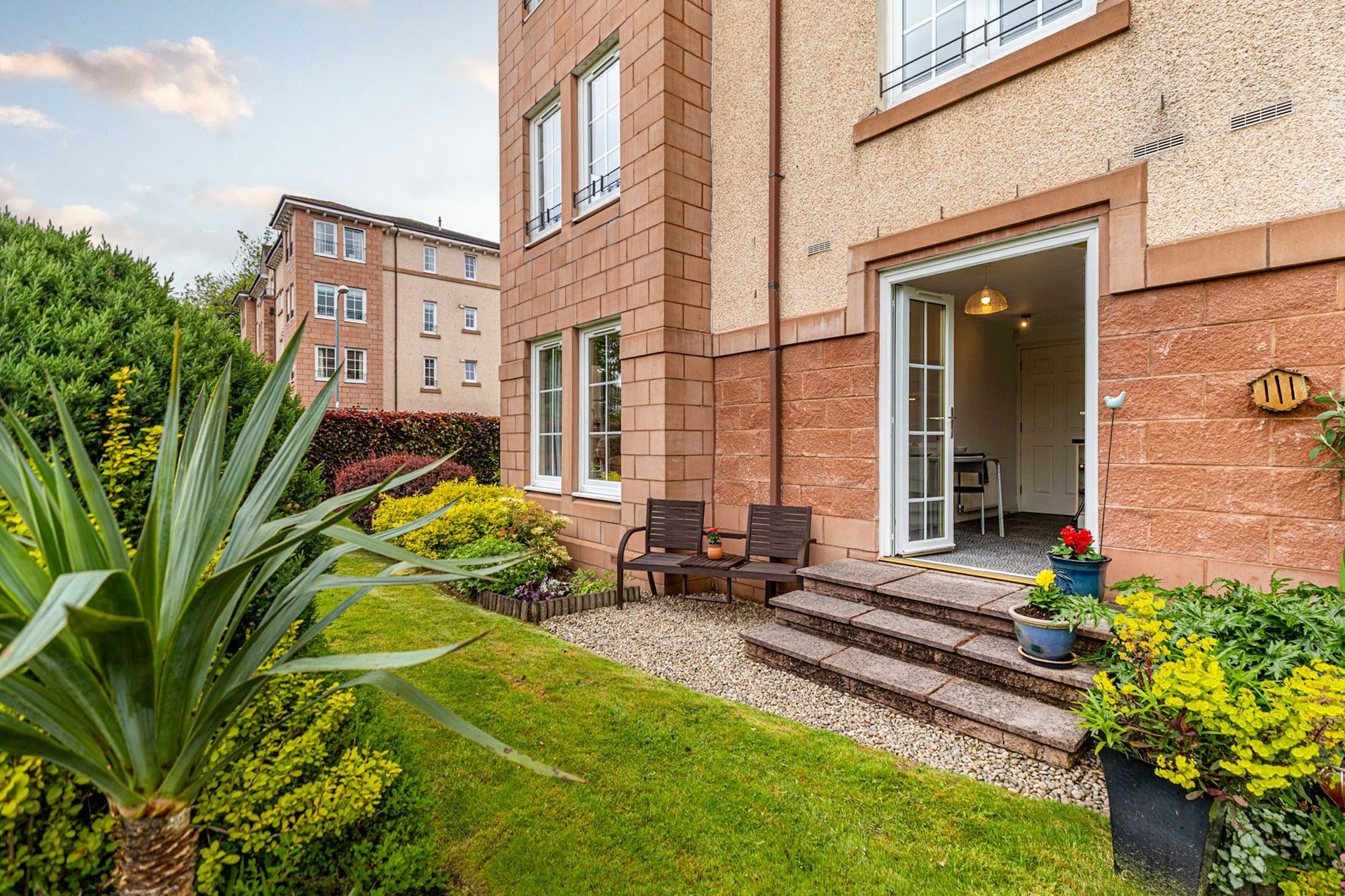 77 Ellangowan Court, Milngavie, G62 8PP - Picture #2